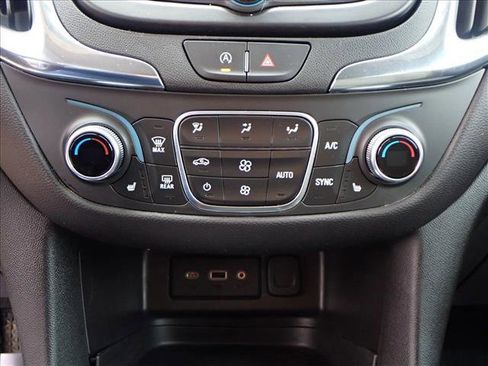 Used 2024 Chevrolet Equinox LT image 19