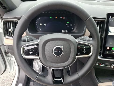 Certified 2025 Volvo XC90 T8 Plus w/ Protection Package Premier AWD/4WD image 20