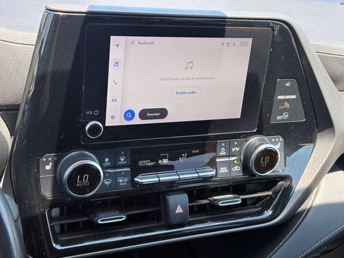 Used 2023 Toyota Highlander XLE FWD image 10