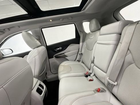 Used 2019 Jeep Cherokee Limited w/ Luxury Group image 7