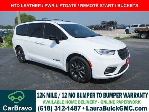 Used 2025 Chrysler Pacifica Select w/ Fav Edition Package FWD image 1
