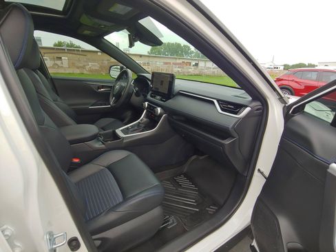 Used 2024 Toyota RAV4 XSE AWD/4WD image 28