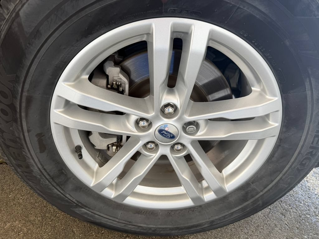 Used 2023 Ford Explorer XLT w/ Equipment Group 202A AWD/4WD image 25
