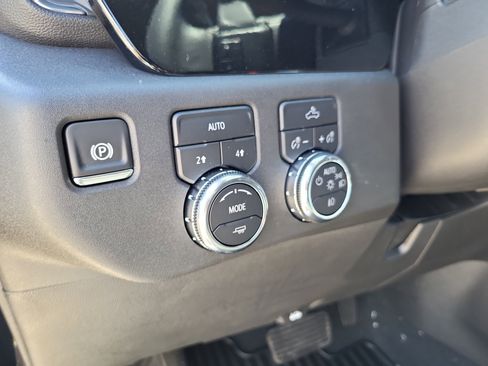 New 2025 GMC Sierra 1500 Elevation image 21