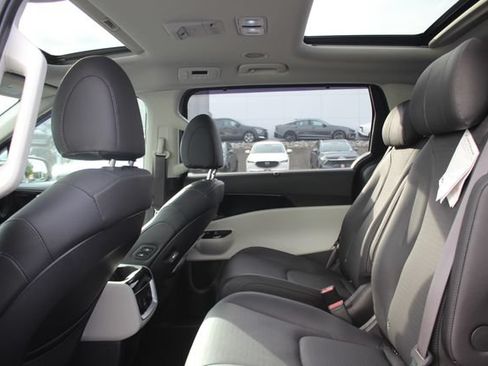 Used 2024 Kia Carnival SX Prestige FWD image 25
