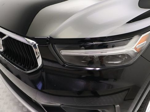Used 2021 Volvo XC40 T4 Momentum w/ Premium Package FWD image 3