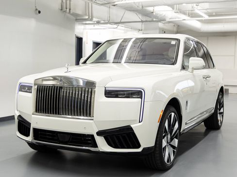 New 2026 Rolls-Royce Cullinan AWD/4WD image 2