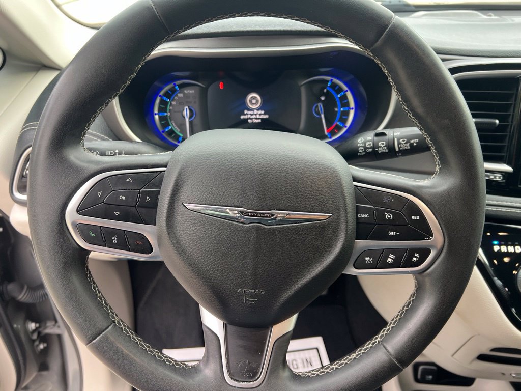 Used 2022 Chrysler Pacifica Touring-L w/ Uconnect Theater Family Group FWD image 41