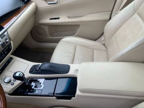 Used 2014 Lexus ES 300h w/ Luxury Package w/Bamboo Trim FWD image 35