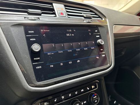 Used 2019 Volkswagen Tiguan SE w/ Panoramic Sunroof Package AWD/4WD image 13