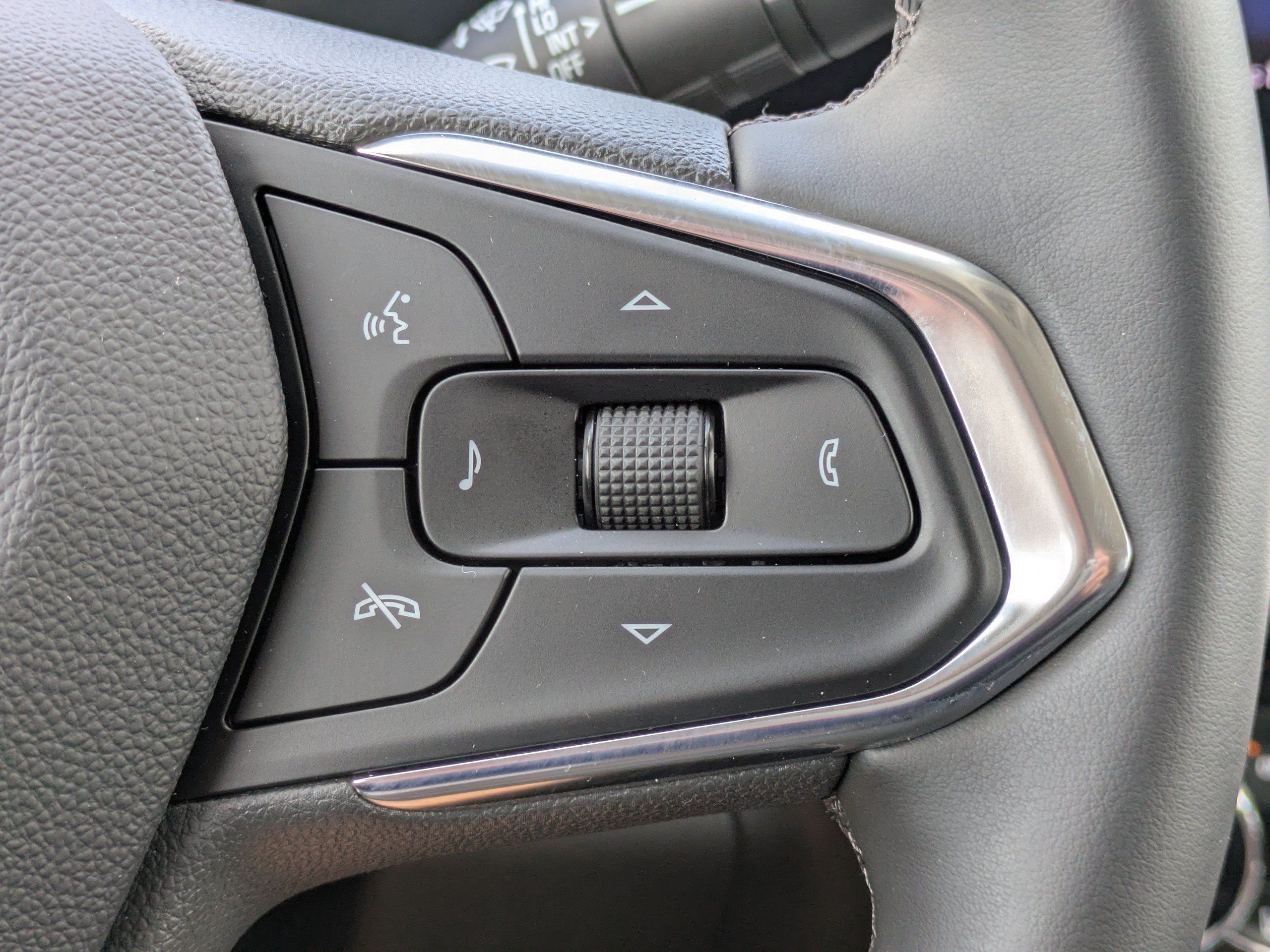 Used 2026 Chevrolet Trax ACTIV w/ Sunroof Package FWD image 25
