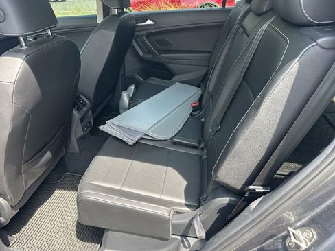 Used 2021 Volkswagen Tiguan SE w/ Panoramic Sunroof Package image 11