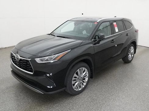 New 2026 Toyota Highlander Platinum image 23
