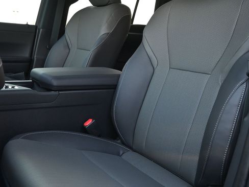 Used 2025 Lexus GX 550 w/ Cold Area Package image 18