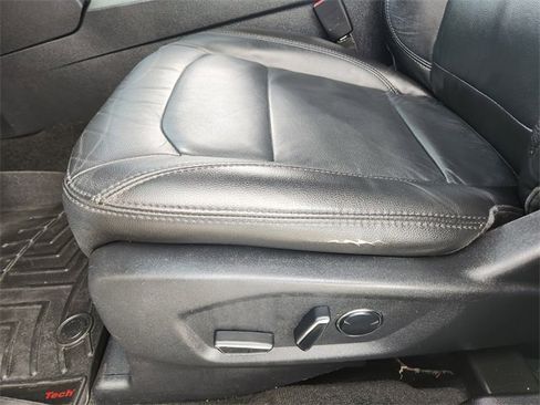 Used 2016 Ford Explorer XLT w/ Equipment Group 202A image 23