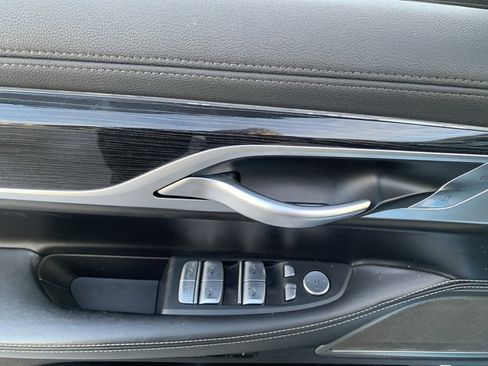 Used 2020 BMW 740i w/ M Sport Package image 10