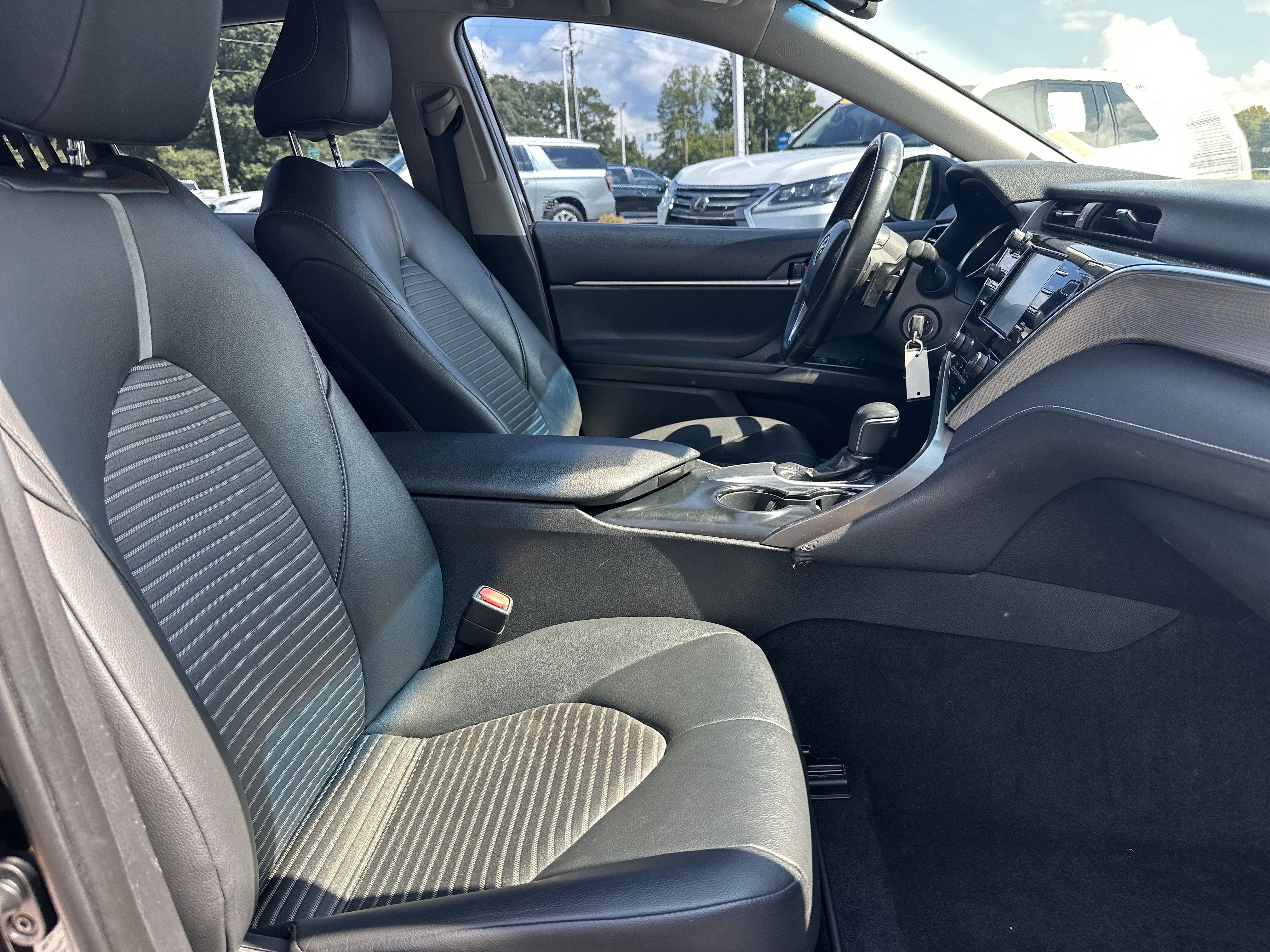 Used 2018 Toyota Camry SE FWD image 14