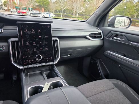 Used 2025 GMC Acadia Elevation FWD image 28