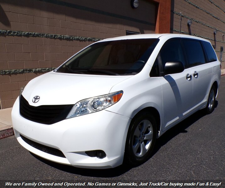 Used 2017 Toyota Sienna L FWD image 3