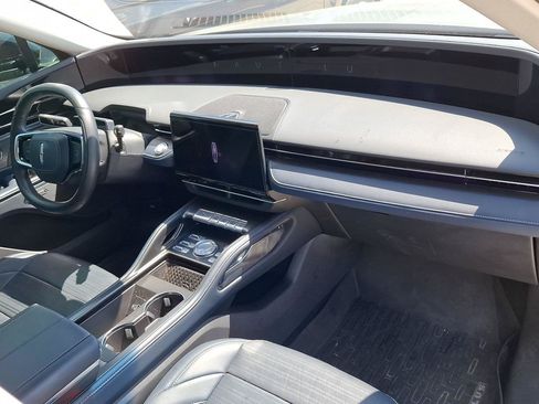 Used 2024 Lincoln Nautilus Reserve AWD/4WD image 9