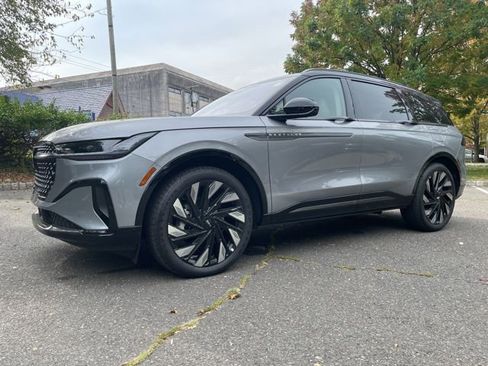 Used 2025 Lincoln Nautilus Reserve w/ Jet Appearance Package image 7