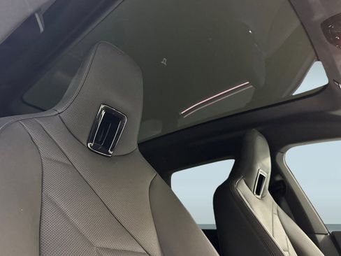 Used 2023 BMW iX xDrive50 w/ Sport Package image 27