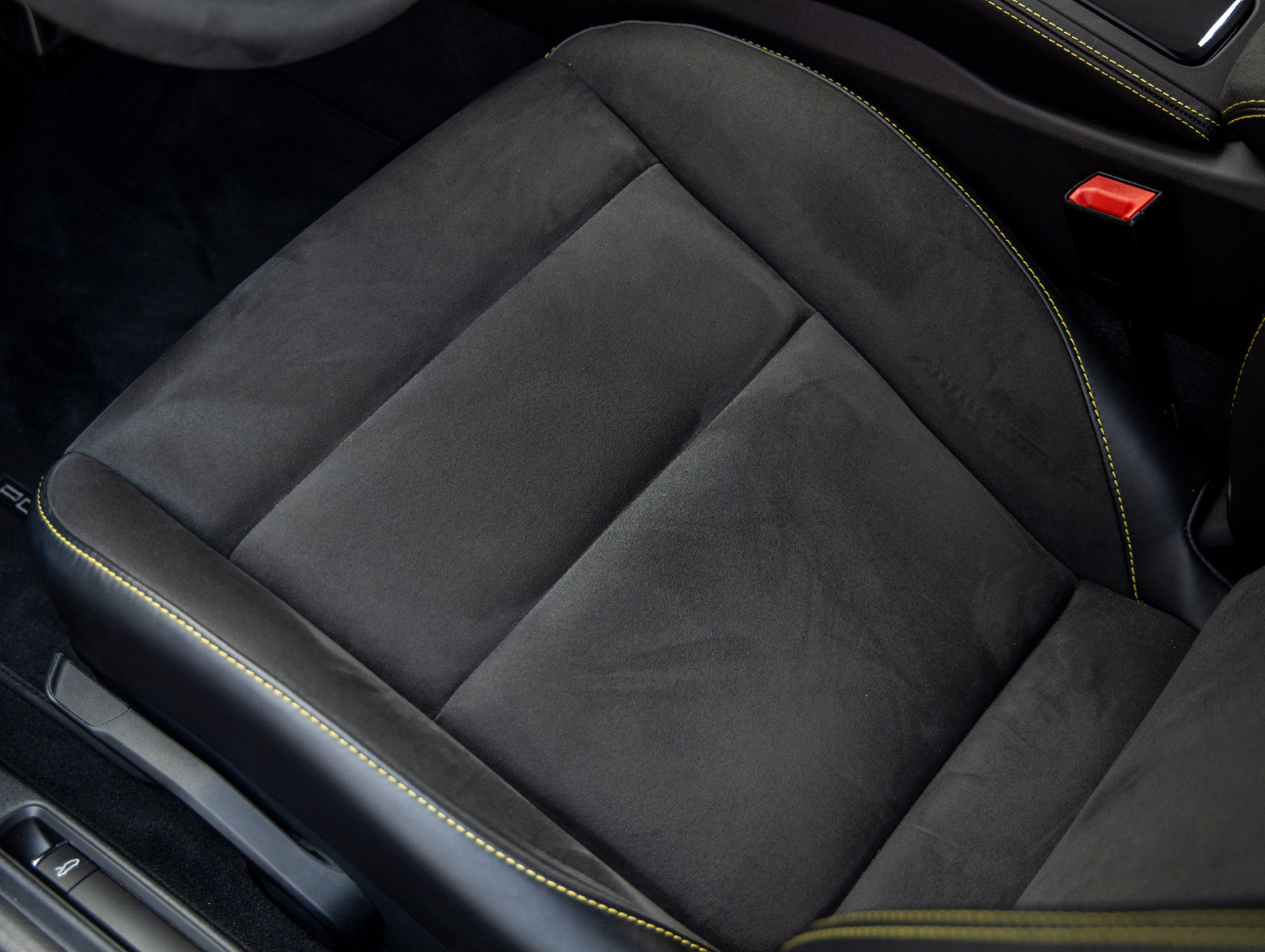 Certified 2021 Porsche 718 Cayman GT4 RWD image 23