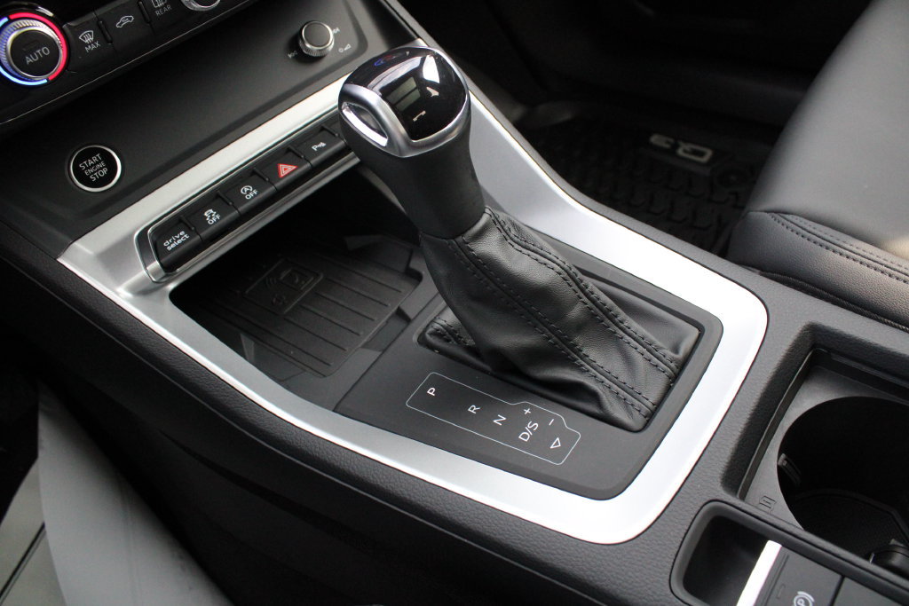 Used 2024 Audi Q3 2.0T Premium w/ Convenience Package AWD/4WD image 18