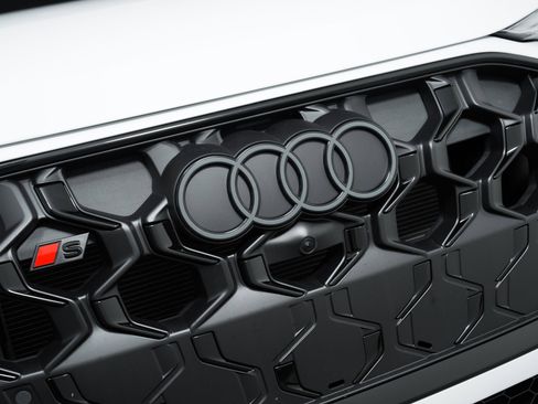 Used 2025 Audi SQ5 Premium Plus image 11