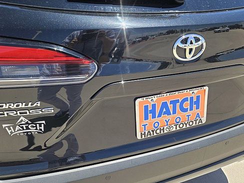 Used 2022 Toyota Corolla Cross XLE w/ Convenience Package image 7