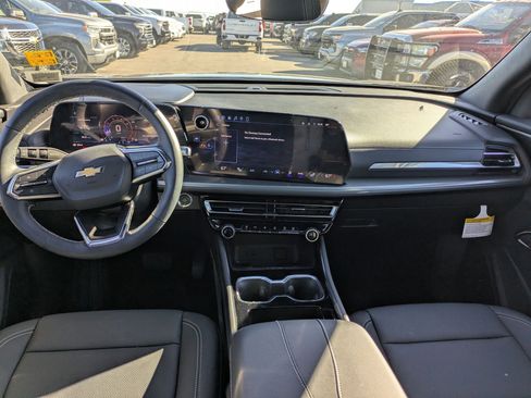 Used 2026 Chevrolet Traverse LT w/ Driver Confidence Package image 16