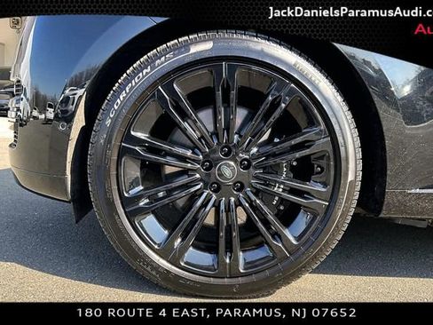 Used 2025 Land Rover Range Rover SE image 8