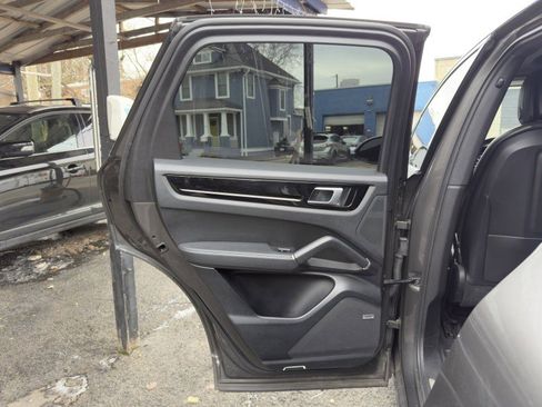 Used 2020 Porsche Cayenne image 14
