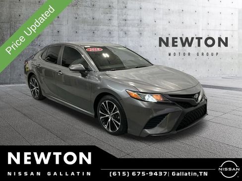 Used 2018 Toyota Camry SE w/ Audio Package FWD image 1