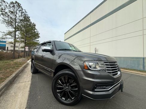 Used 2015 Lincoln Navigator 4WD 4dr image 7
