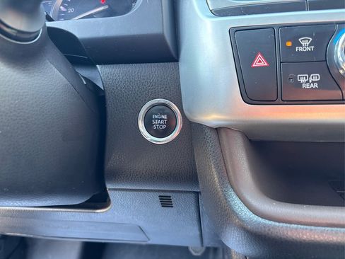 Used 2018 Toyota Highlander XLE w/ Carpet Mat Package (TMS) image 31