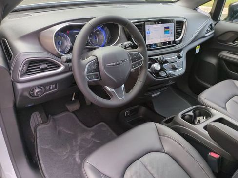 New 2026 Chrysler Pacifica Select image 29