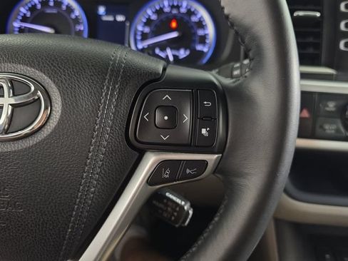 Used 2018 Toyota Highlander XLE AWD/4WD image 13