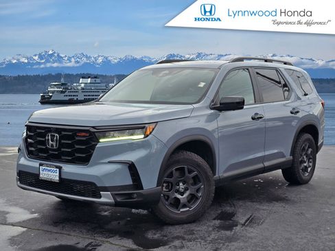 Used 2023 Honda Pilot TrailSport image 1