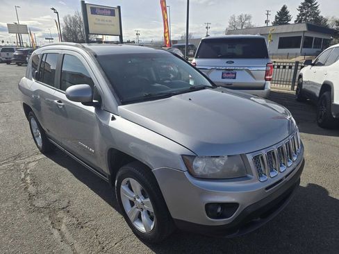 Used 2016 Jeep Compass Latitude image 11