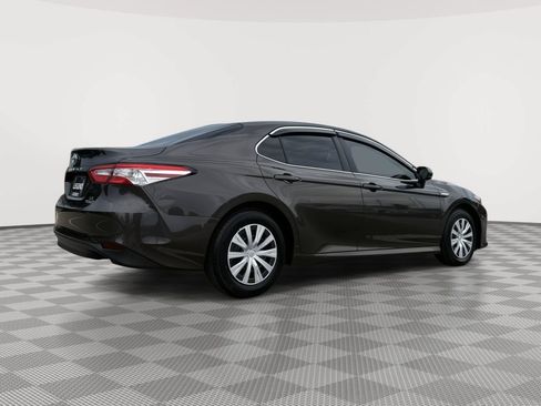 Used 2018 Toyota Camry LE FWD image 6