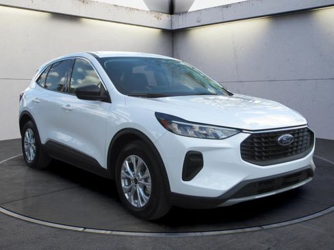 Used 2023 Ford Escape Active FWD image 2