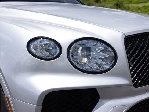 Certified 2024 Bentley Bentayga Extended Wheelbase image 12