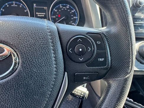 Used 2018 Toyota RAV4 LE FWD image 18