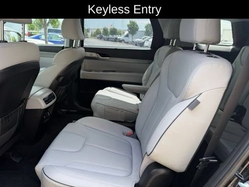 Used 2023 Hyundai Palisade SEL w/ Premium Package AWD/4WD image 9