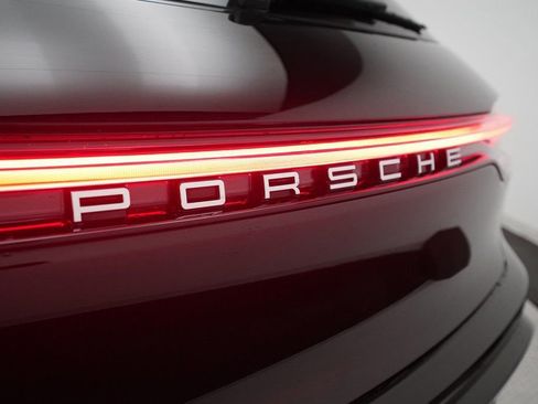 Used 2025 Porsche Macan image 15