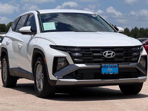Certified 2025 Hyundai Tucson SE FWD image 8