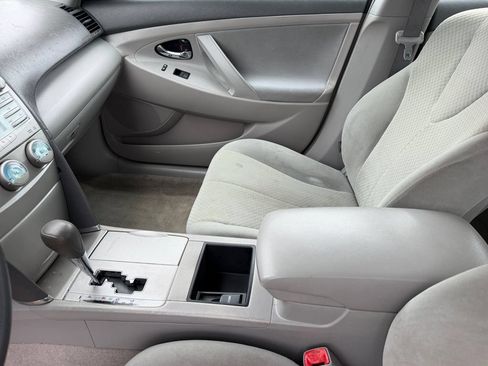 Used 2009 Toyota Camry FWD image 12