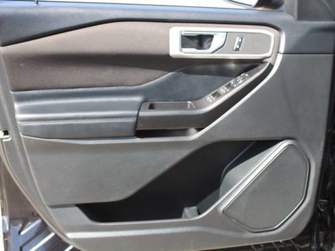 Used 2020 Ford Explorer XLT RWD image 13