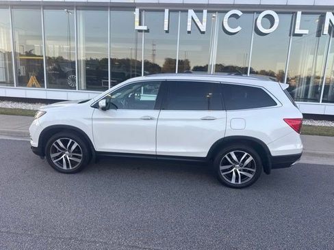 Used 2017 Honda Pilot Touring image 9